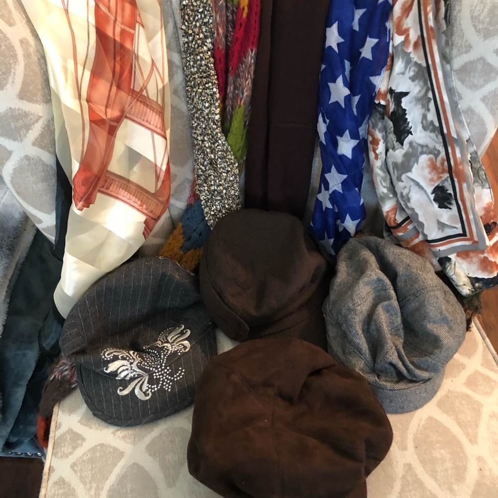 Scarfs and caps - Picture 2 of 2